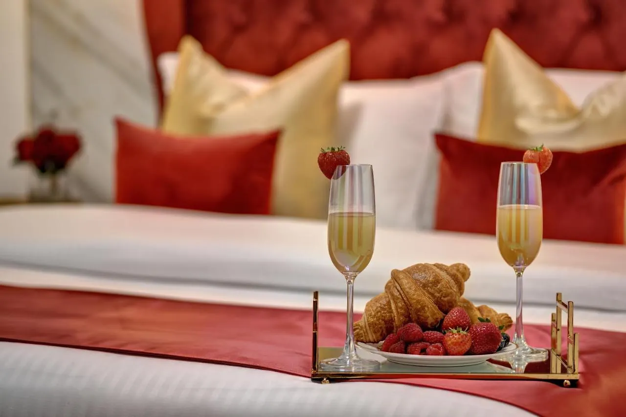 Durrani Homes - Modern Luxury Besides Burj Khalifa & Fountain View Dubai Apartment
